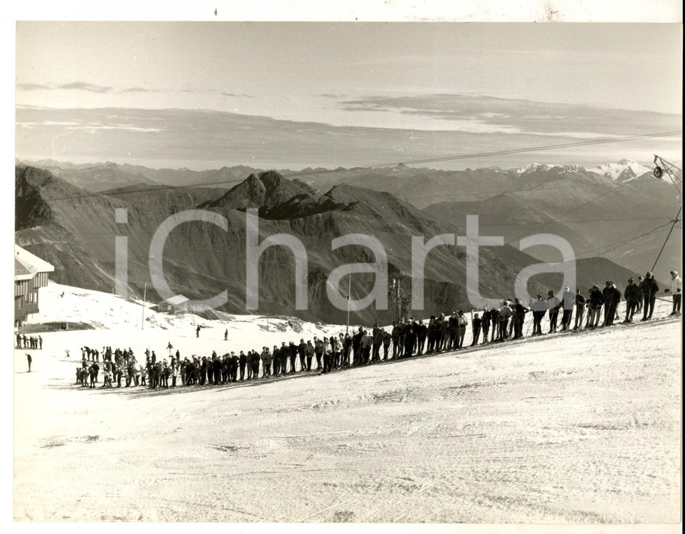 Fotografia d epoca originale 1968 STELVIO Villaggio di Giuseppe PIROVANO per lo sci in piena estate Foto 1
