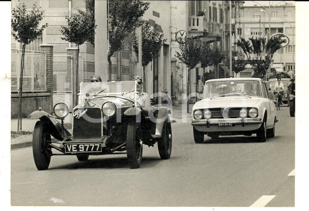 Fotografia d epoca originale 1968 MILLE MIGLIA BRESCIAFIRENZE Auto d epoca in marcia Foto 18x13 1