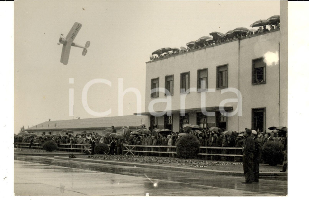 Fotografia d epoca originale 1956 CASELLE TORINESE Folla assiste a una manifestazione aerea Foto 18x13 1