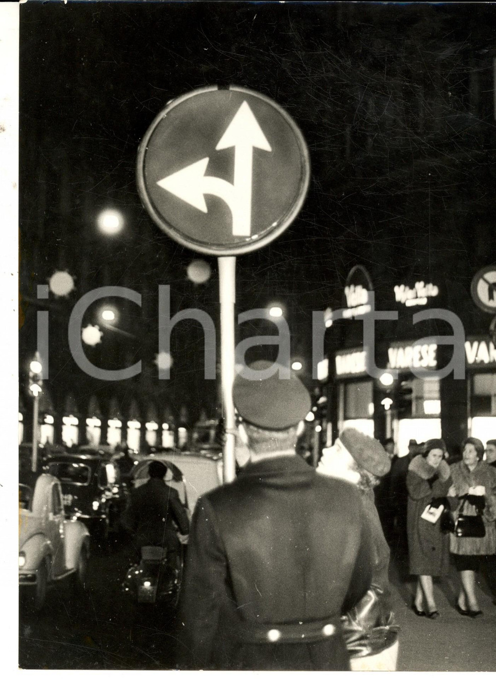 Fotografia d epoca originale 1963 MILANO VIA TURATI Nuova segnaletica luminosa in plastica Foto 18x24 1