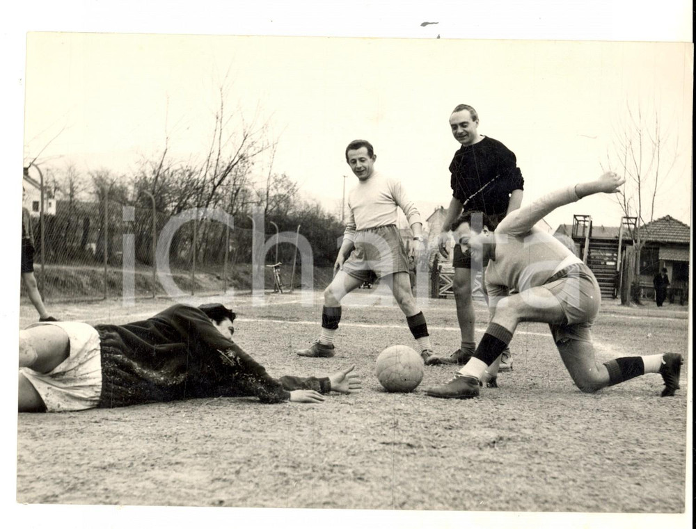 Fotografia d epoca originale 1953 TORINO CALCIO CANTANTI Achille TOGLIANI para tiro di Gino LATILLA Foto 1