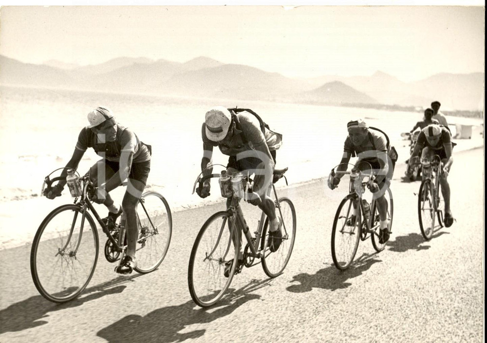 Fotografia d epoca originale 1953 TOUR DE FRANCE Jacques MIRANDO seguito da Wim VAN EST Foto 18x13 cm 1
