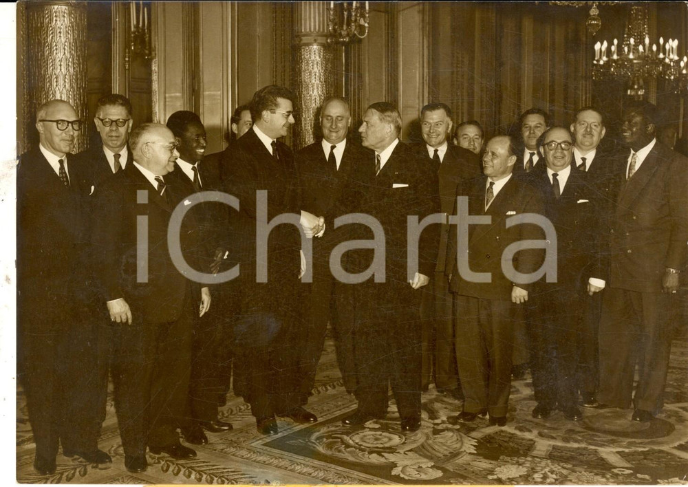 Fotografia d epoca originale 1957 PARIS ELYSEE RenÃ© COTY accueille FÃ©lix GAILLARD et les sÃ©cretaires d Etat 1