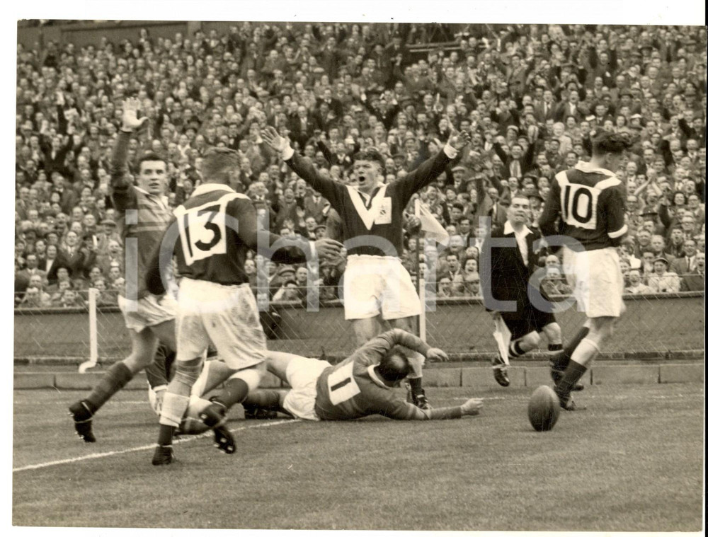 Fotografia d epoca originale 1957 LONDON RUGBY J. P. QUINN scoring the first try for LEEDS Photo 21x15 1