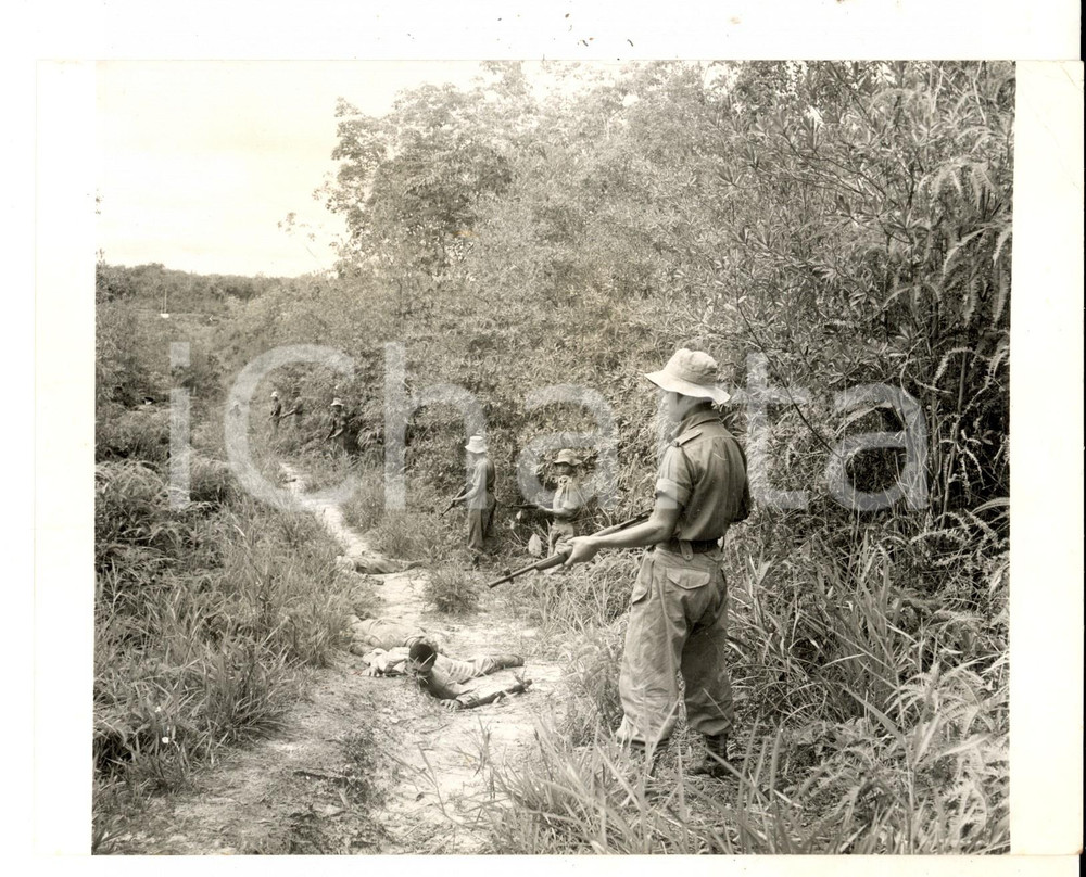 Fotografia d epoca originale 1962 SARAWAK MALESIA BRUNEI REVOLT  Employed against the rebels Photo 21x15 1