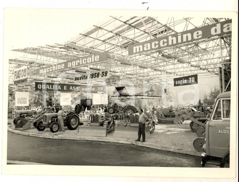 Fotografia d epoca originale 1958 TORINO VIII Mostra Internazionale della TECNICA  Veduta esterna Foto 1