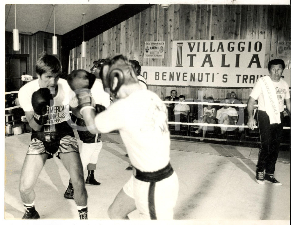 Fotografia d epoca originale 1967 NEW YORK BOXE Allenamento Nino BENVENUTI e Dante CANE  al VILLAGGIO ITALIA 1
