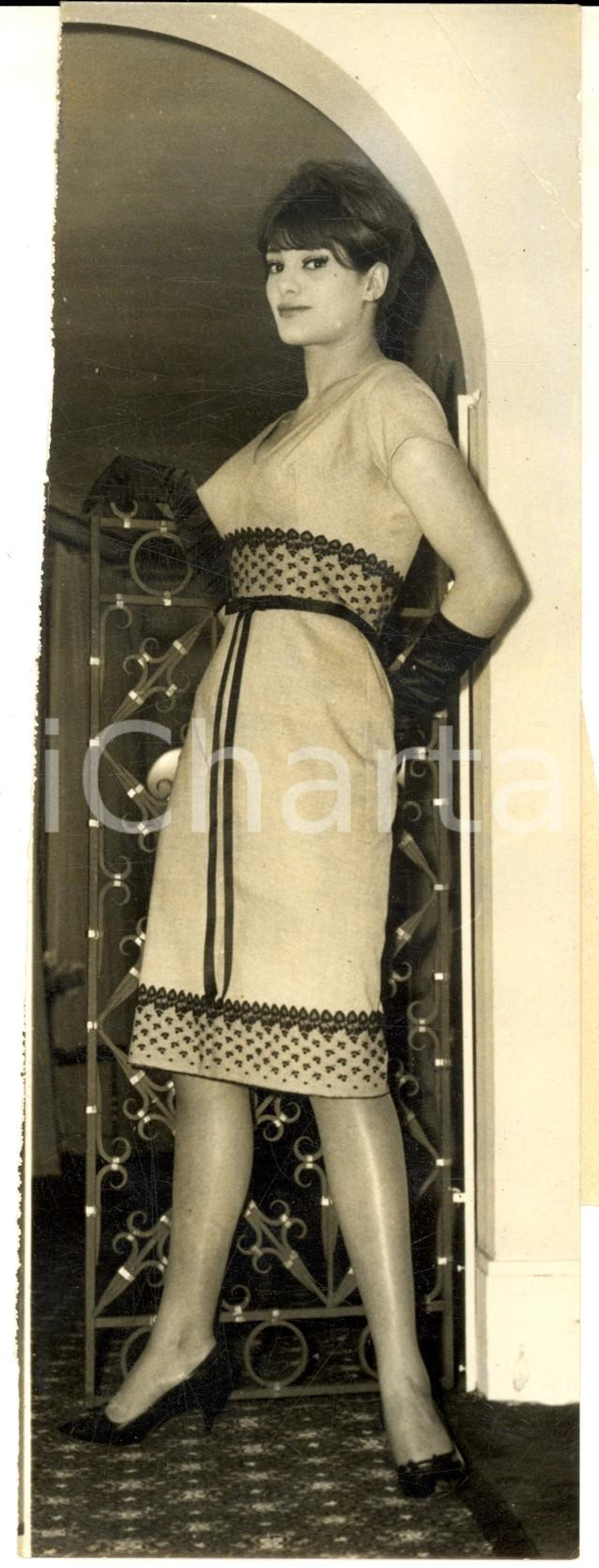 Fotografia d epoca originale 1961 PARIS MODE PRINTEMPSETE  CrÃ©ation en alpaga gris Photo 7x21 cm 1