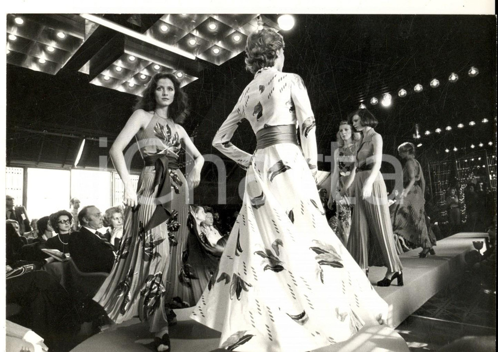 Fotografia d epoca originale 1973 MILANO Hotel HILTON Moda primaveraestate  Abiti da sera Foto 18x13 1