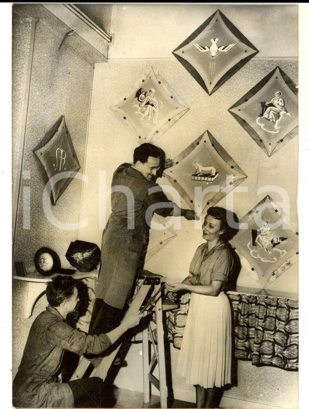 Fotografia d epoca originale 1959 LIMOGES Maitre Ã©mailleur RenÃ© RESTOUEIX travaille pour Ã©glise NEW ORLEANS 1