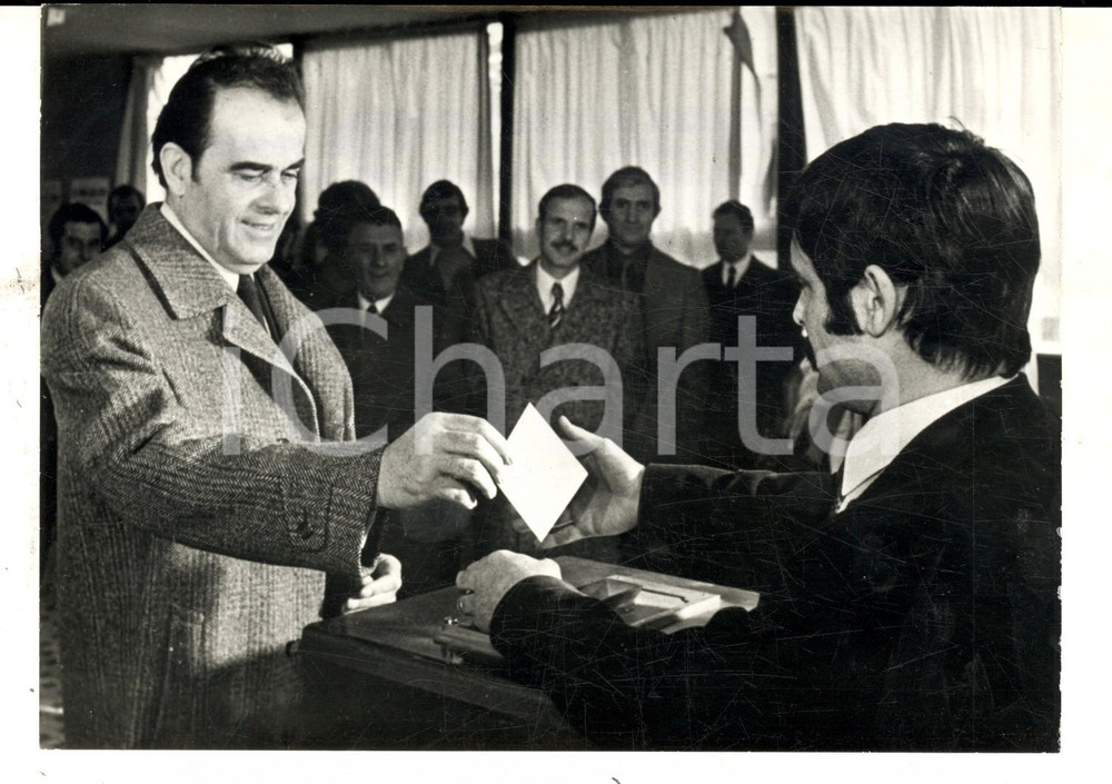 Fotografia d epoca originale 1973 CHAMPIGNY Segretario Partito Comunista Georges MARCHAIS alle urne Foto 1
