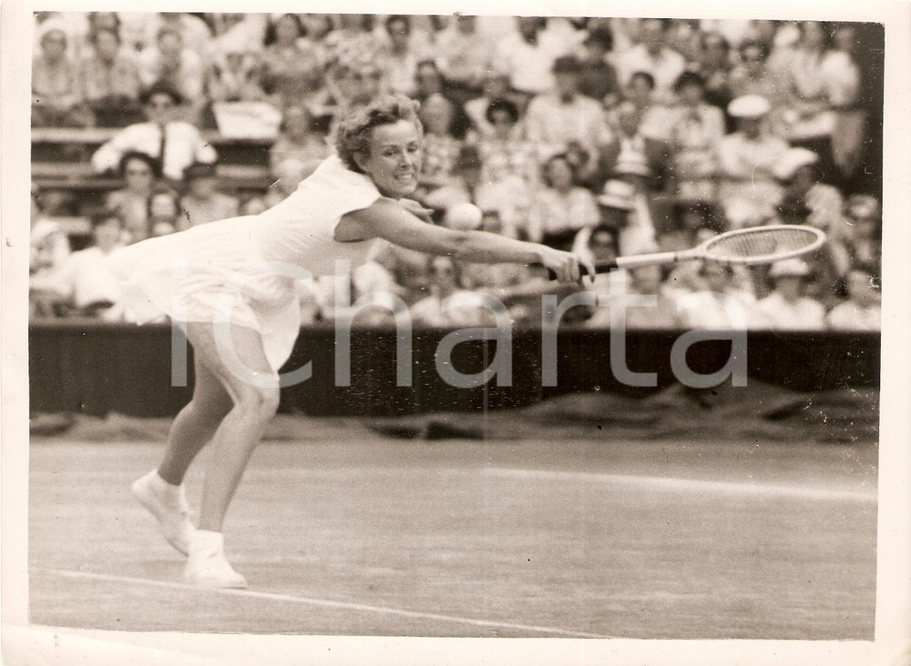 Fotografia d epoca originale 1953 TENNIS WIMBLEDON Julia SAMPSON durante il match contro Shirley FRY Foto 1
