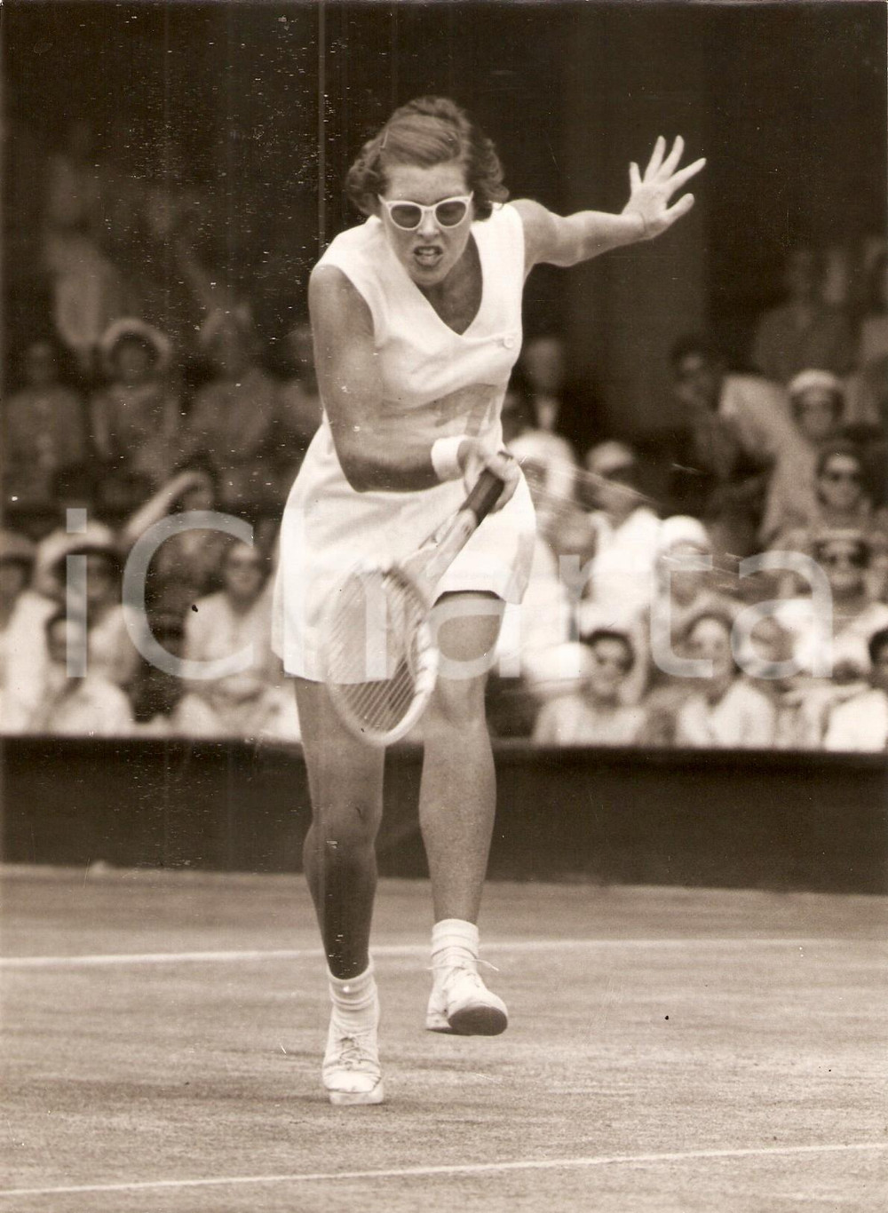 Fotografia d epoca originale 1957 TENNIS WIMBLEDON Dorothy HEAD KNODE durante match contro Rosie REYES Foto 1