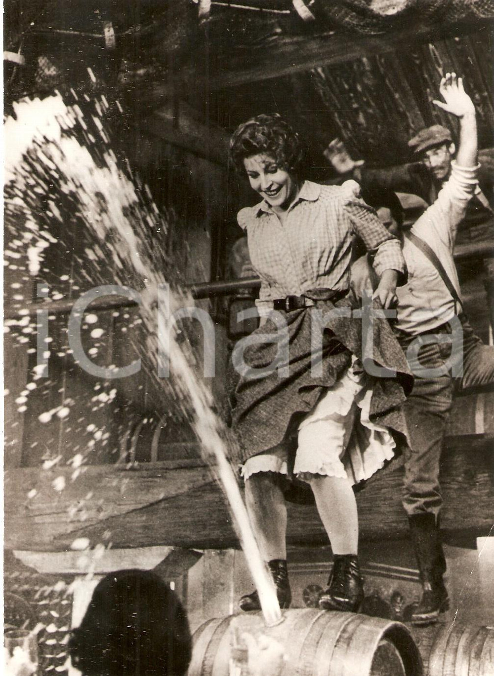 Fotografia d epoca originale 1977 PETE S DRAGON Attrice Helen REDDY durante una scena del film Foto 1