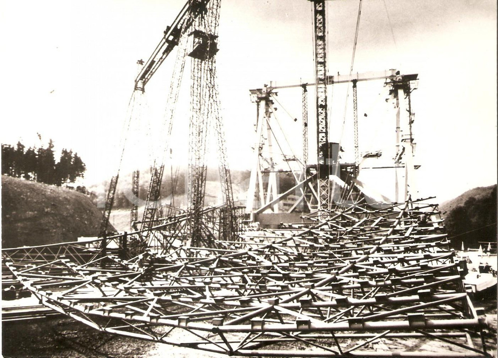 Fotografia d epoca originale 1969 BAD MUNSTEREIFEL Costruzione del radiotelescopio EFFELSBERG Foto 17x13 cm 1