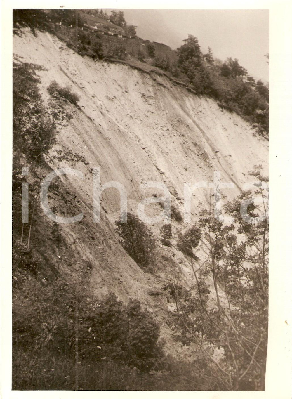 Fotografia d epoca originale 1957 VAL DI SUSA La strada tra OULX e CLAVIERE frana a causa del maltempo Foto 1