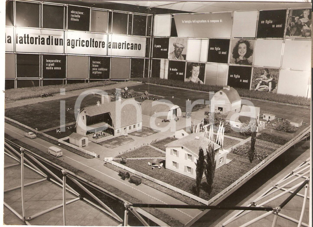 Fotografia d epoca originale 1955 VERONA 57Â° Fiera Agricoltura  Plastico fattoria dell ILLINOIS FOTO 17x13 1