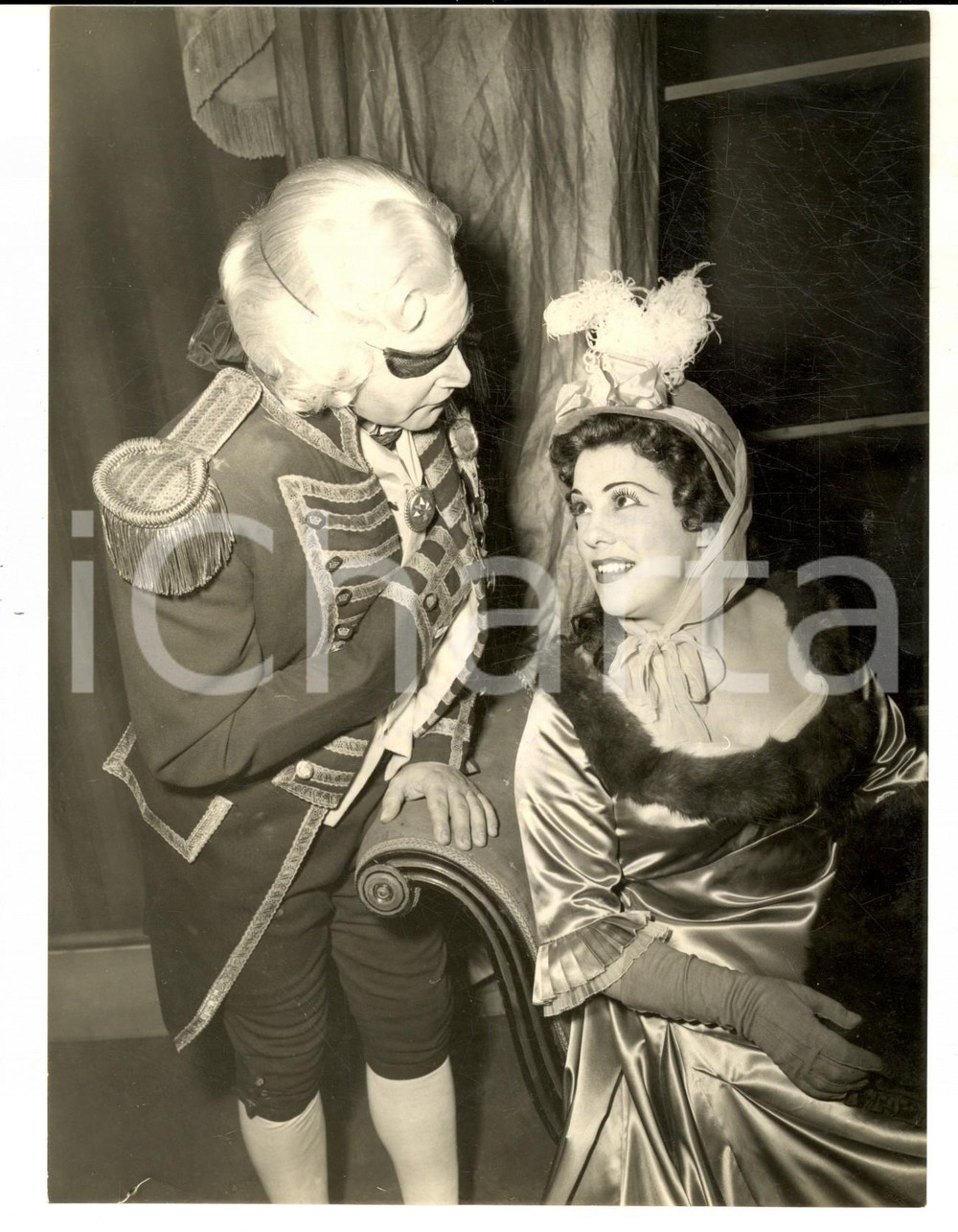 Fotografia d epoca originale 1954 LONDON THEATRE Robert THOMAS and Victoria ELLIOTT playing Nelson 1