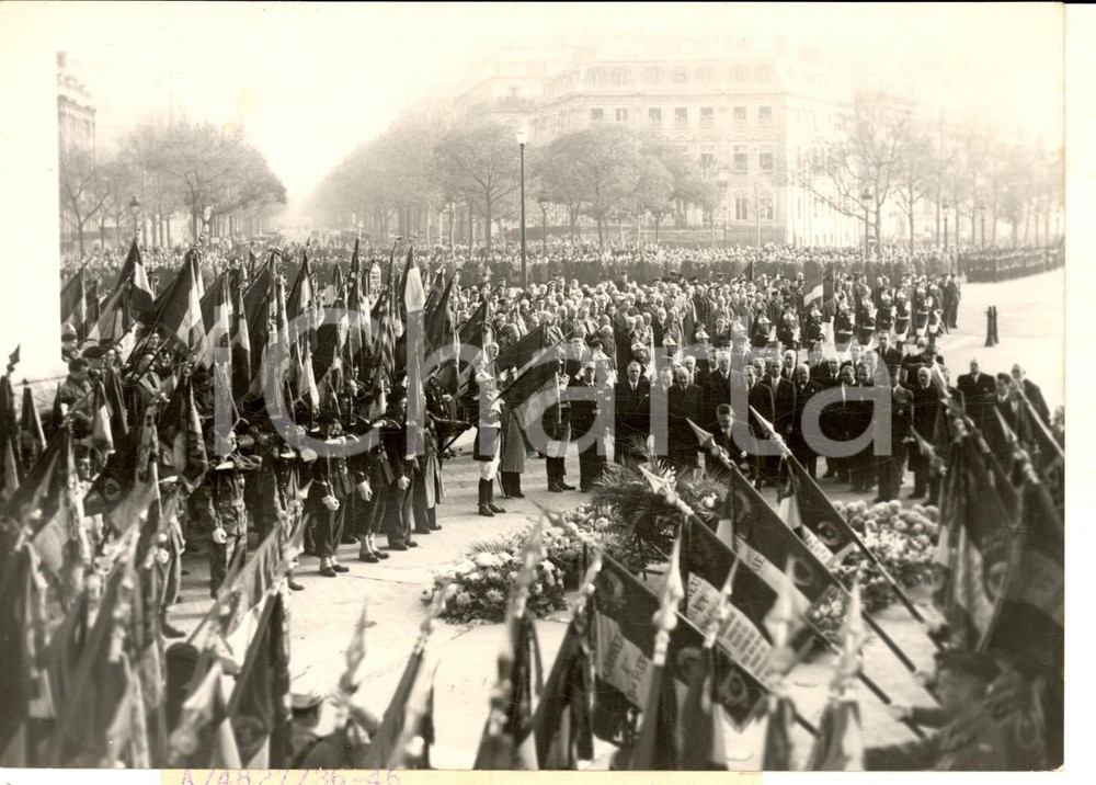 Fotografia d epoca originale 1954 PARIS PrÃ©sident RÃ©nÃ© COTY Ã  la tombe du Soldat Inconnu Photo 18x14 1
