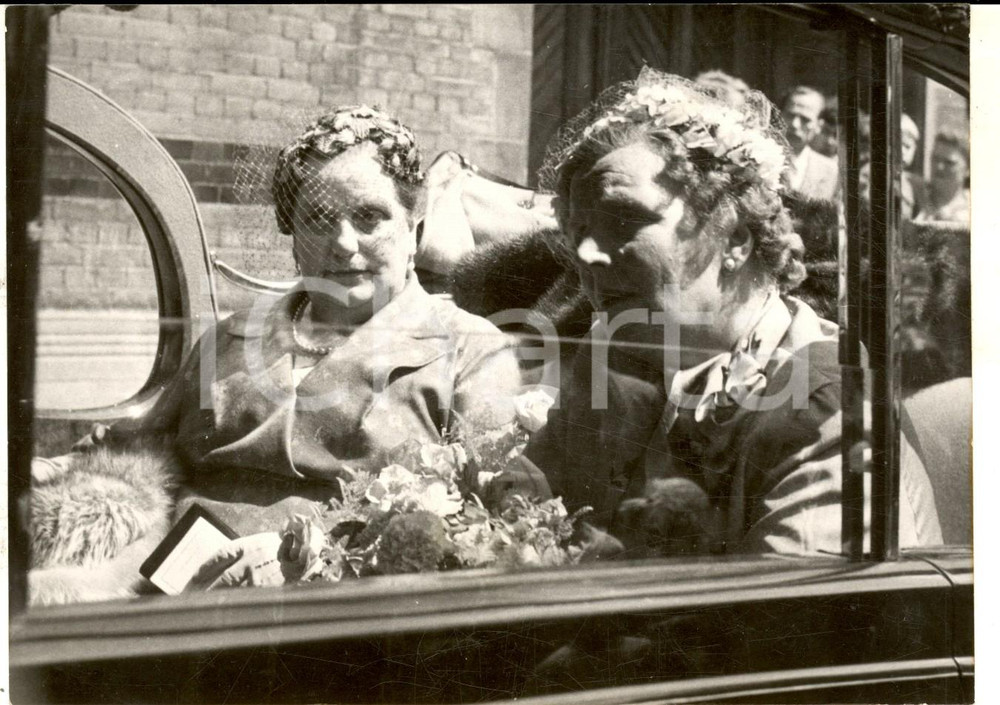 Fotografia d epoca originale 1954 LA HAYE Germaine COTY avec la reine Juliana pendant sa visite officielle 1