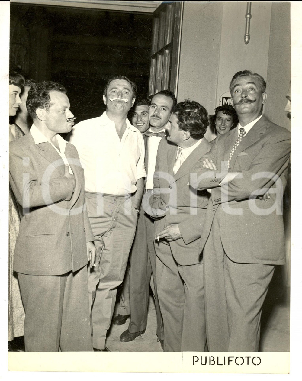 Fotografia d epoca originale 1953 BORDIGHERA Umoristi con i baffi MANZONI, GUARESCHI, PERFETTO, PEYNET e GUS 1