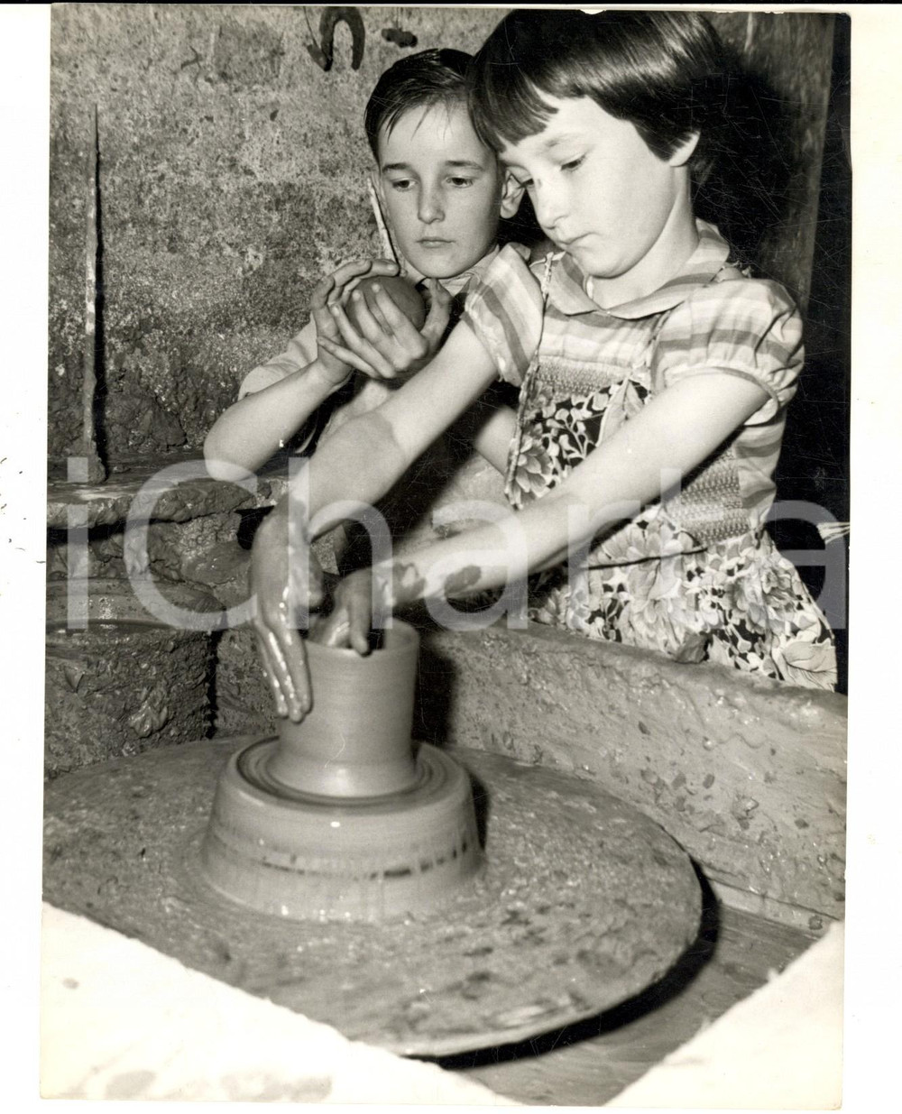 Fotografia d epoca originale 1960 BRIDEGEND GLAMORGAN, WALES Young potters at work Photo 15x20 cm 1