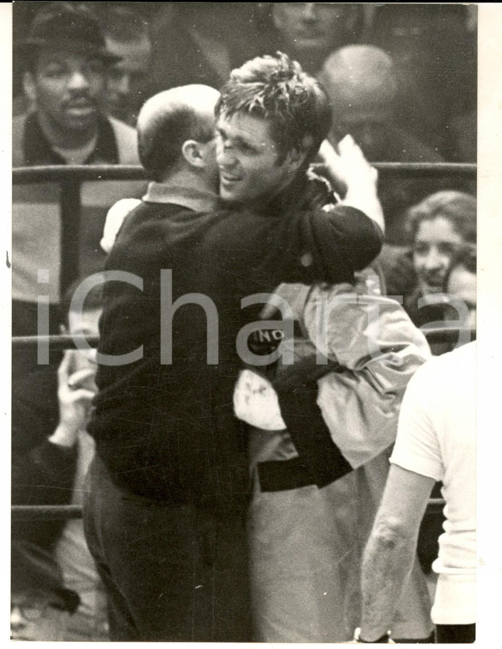 Fotografia d epoca originale 1967 NEW YORK BOXE Nino BENVENUTI vincitore su Emile GRIFFITH Foto 14x18 1