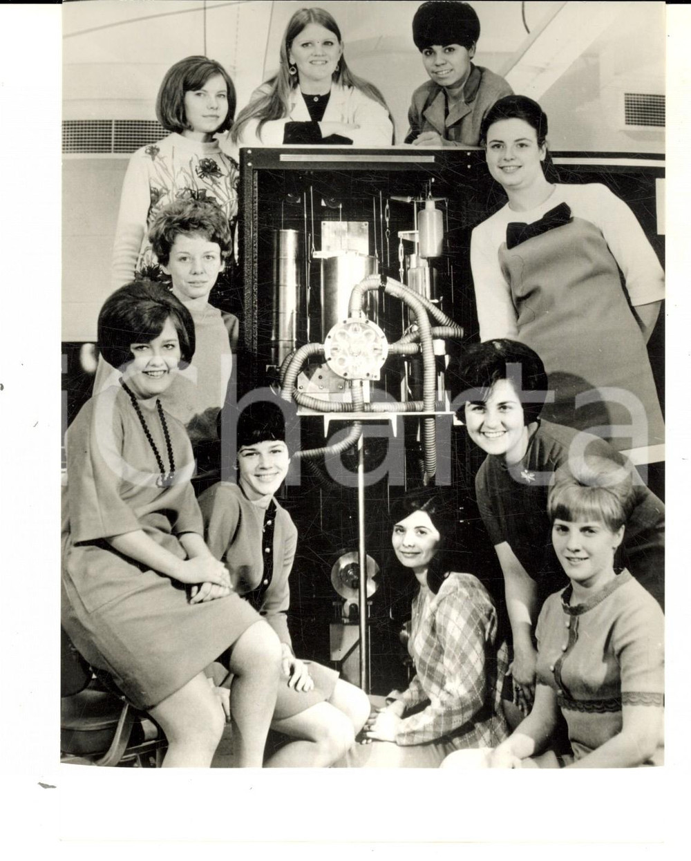 Fotografia d epoca originale 1968 PITTSBURGH USA Dieci ragazze con un nuovo simulatore polmonare Foto 1