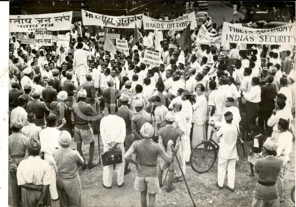 Fotografia d epoca originale 1959 NEW DELHI Manifestazione pro TIBET davanti all ambasciata della Cina Foto 1