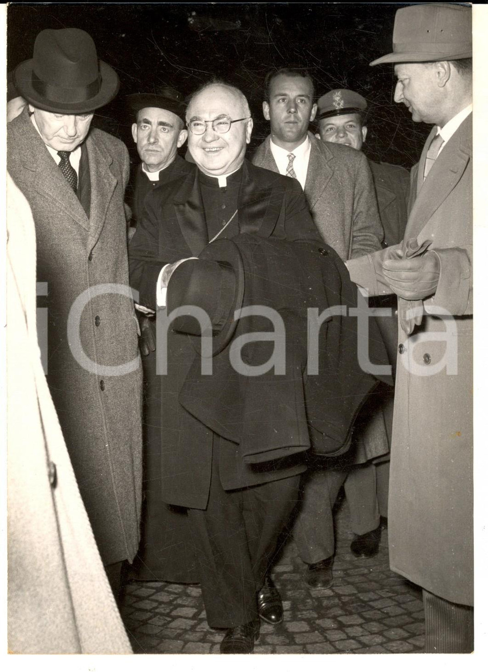 Fotografia d epoca originale 1956 ROMA Cardinale Francis SPELLMAN in arrivo dalla Corea Fotografia 14x18 1