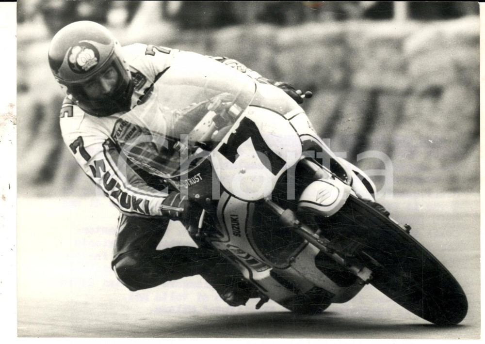 Fotografia d epoca originale 1970 MOTOCICLISMO Pilota Barry SHEENE in pista sulla sua Suzuki Foto 18x14 cm 1