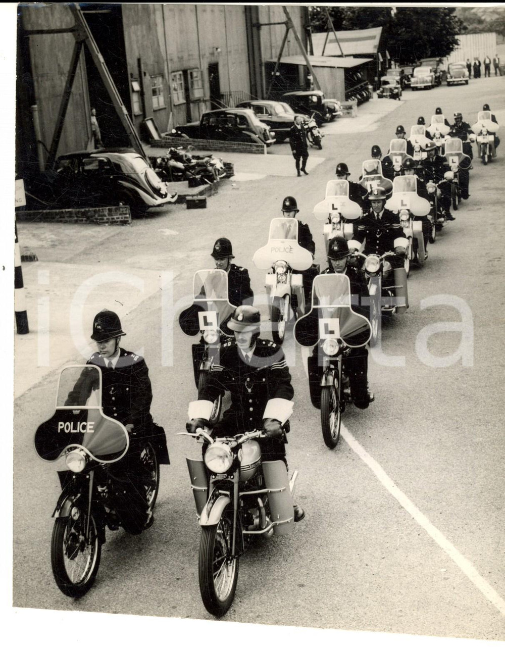 Fotografia d epoca originale 1955 LONDON Policemen riding new lightweight motorcycles  Photo 15x20 cm 1