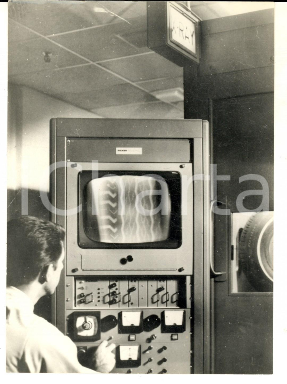 Fotografia d epoca originale 1970 INDUSTRIA USA Nuovi controlli ai raggi X in una ditta di pneumatici Foto 1