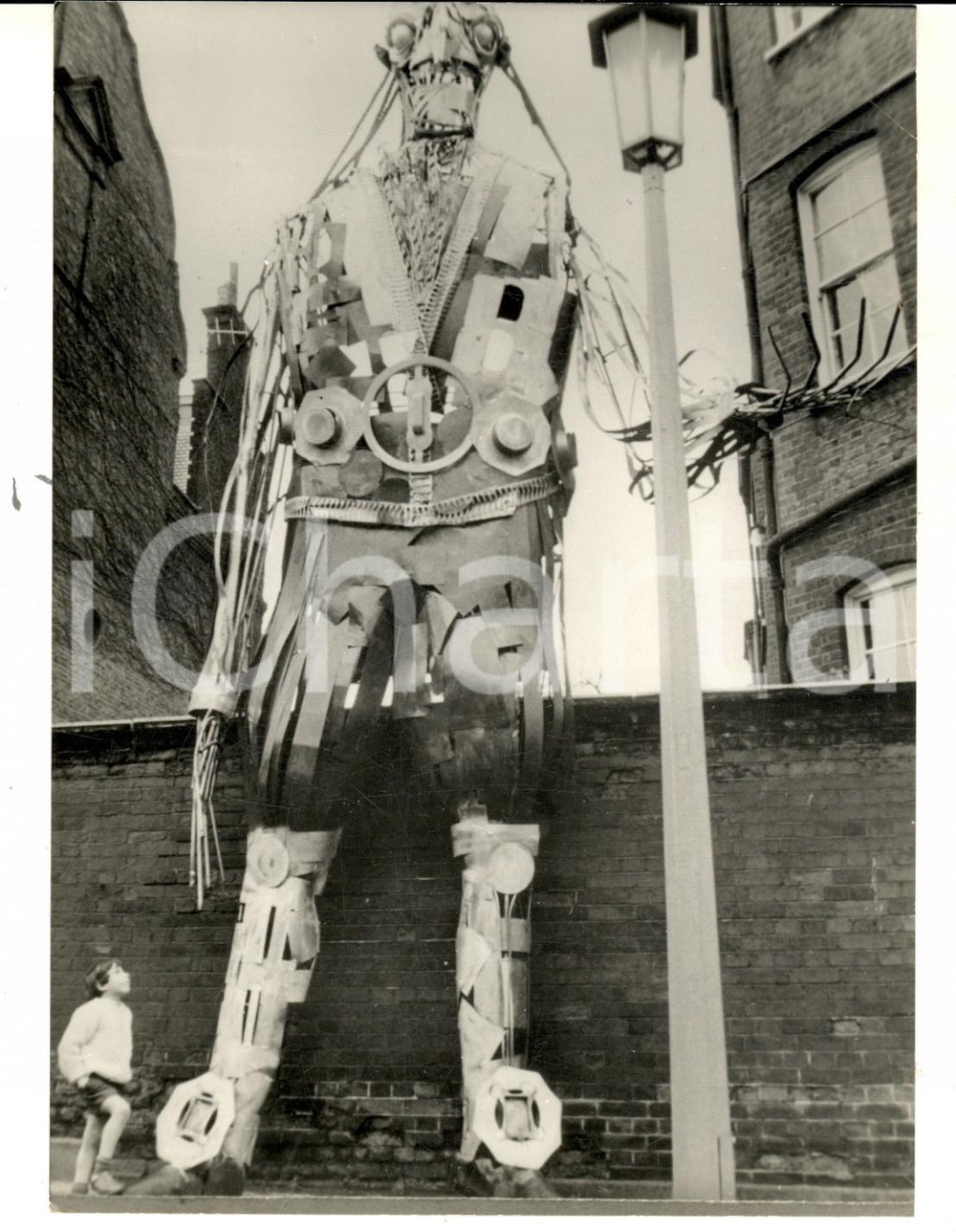 Fotografia d epoca originale 1970 LONDON La statua GULLIVER per il padiglione britannico di EXPO OSAKA Foto 1