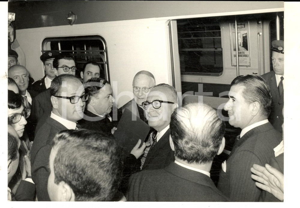 Fotografia d epoca originale 1969 MILANO Ministro Mariano RUMOR inaugura la linea 2 della metropolitana Foto 1