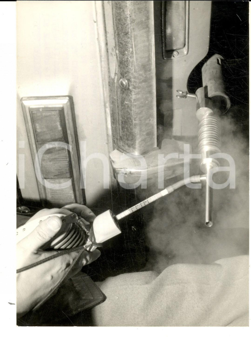 Fotografia d epoca originale 1970 MILANO Piazza Scala  Controlli contro lo smog da automobili Foto 13x18 cm 1