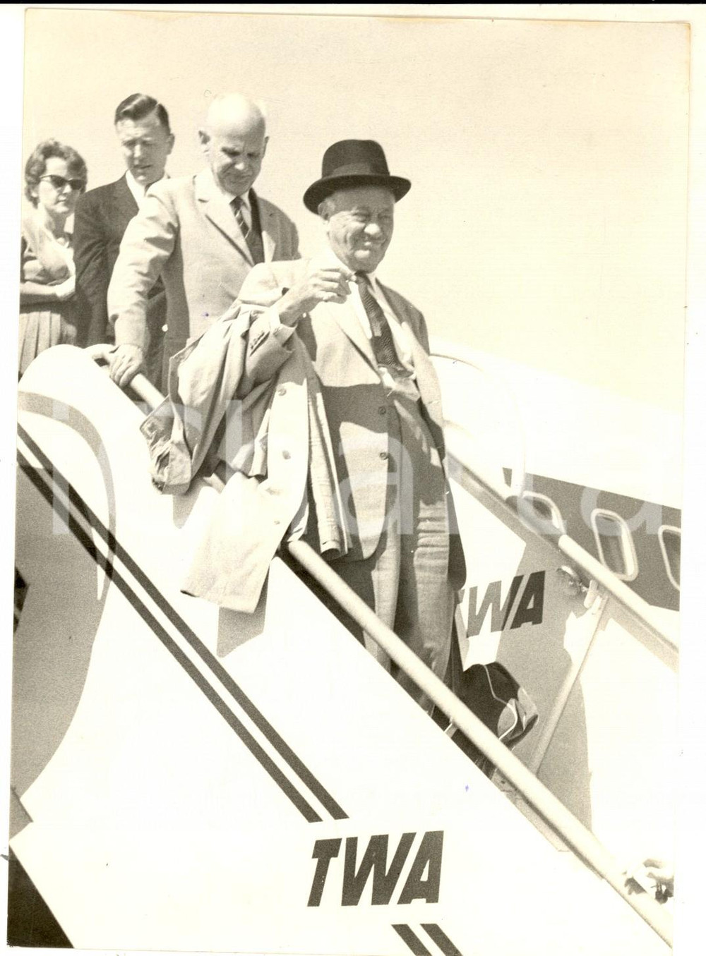 Fotografia d epoca originale 1960 ROMA Arrivo Conrad HILTON per posa prima pietra albergo HILTON MONTE MARIO 1