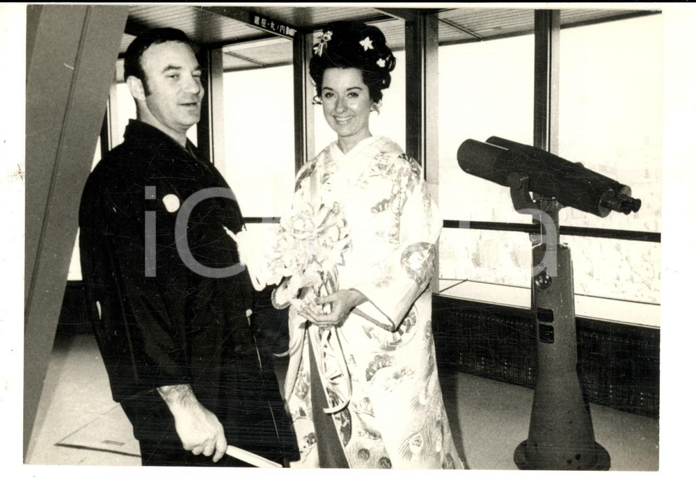Fotografia d epoca originale 1970 EXPO JAPAN Matrimonio tra due turisti occidentali Fotografia 18x13 1