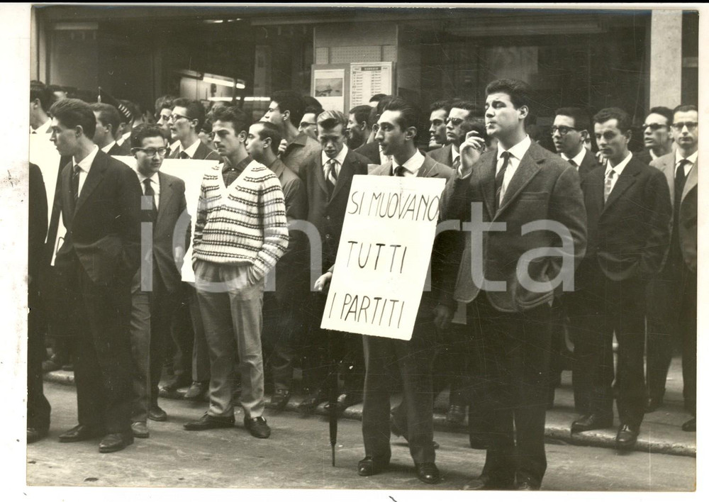 Fotografia d epoca originale 1960 PALERMO Sciopero a oltranza degli studenti universitari Foto 18x14 cm 1