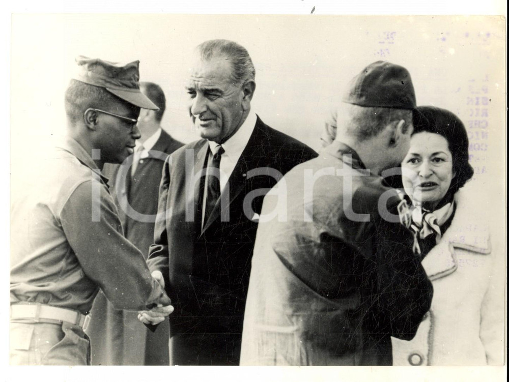 Fotografia d epoca originale 1967 WASHINGTON Lyndon JOHNSON incontra due soldati feriti in Vietnam Foto 1