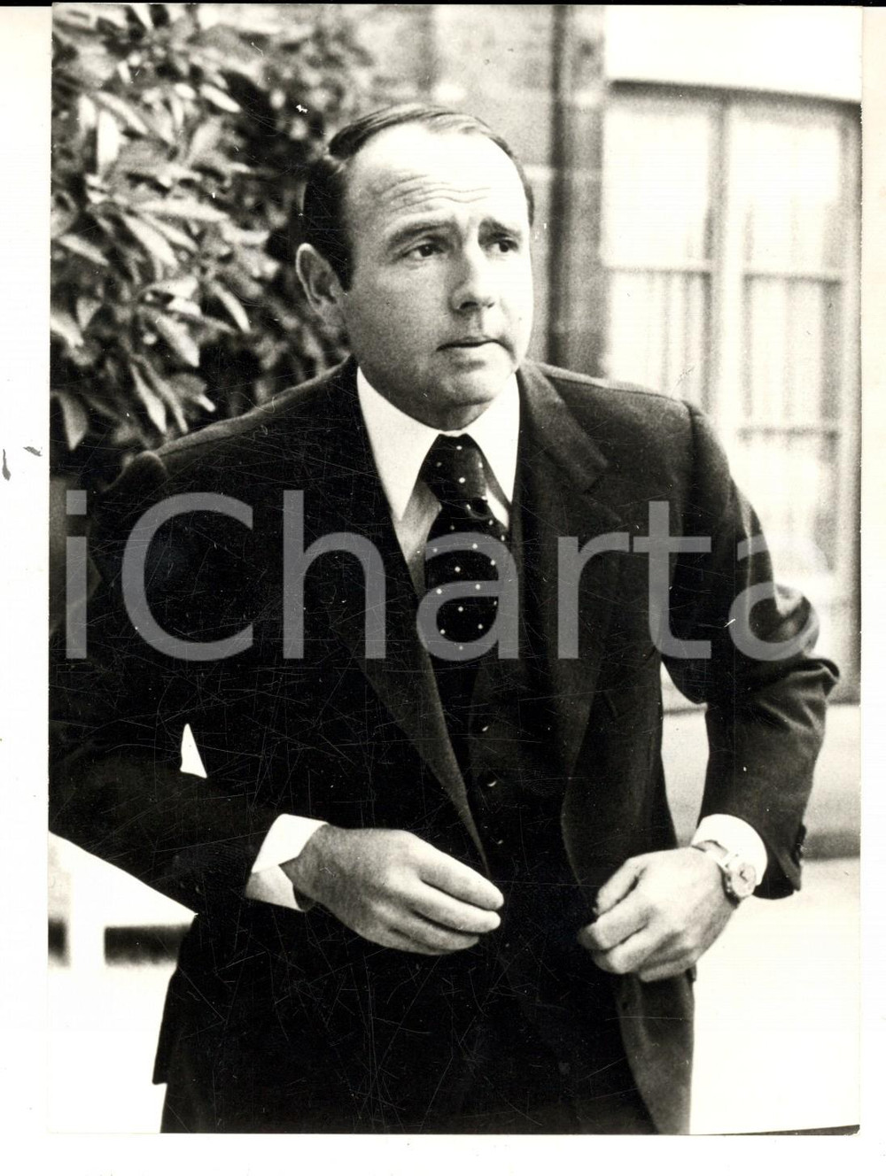 Fotografia d epoca originale 1974 PARIS Arrivo di Sadruddin AGA KHAN Alto Commissario ONU Foto 13x18 1