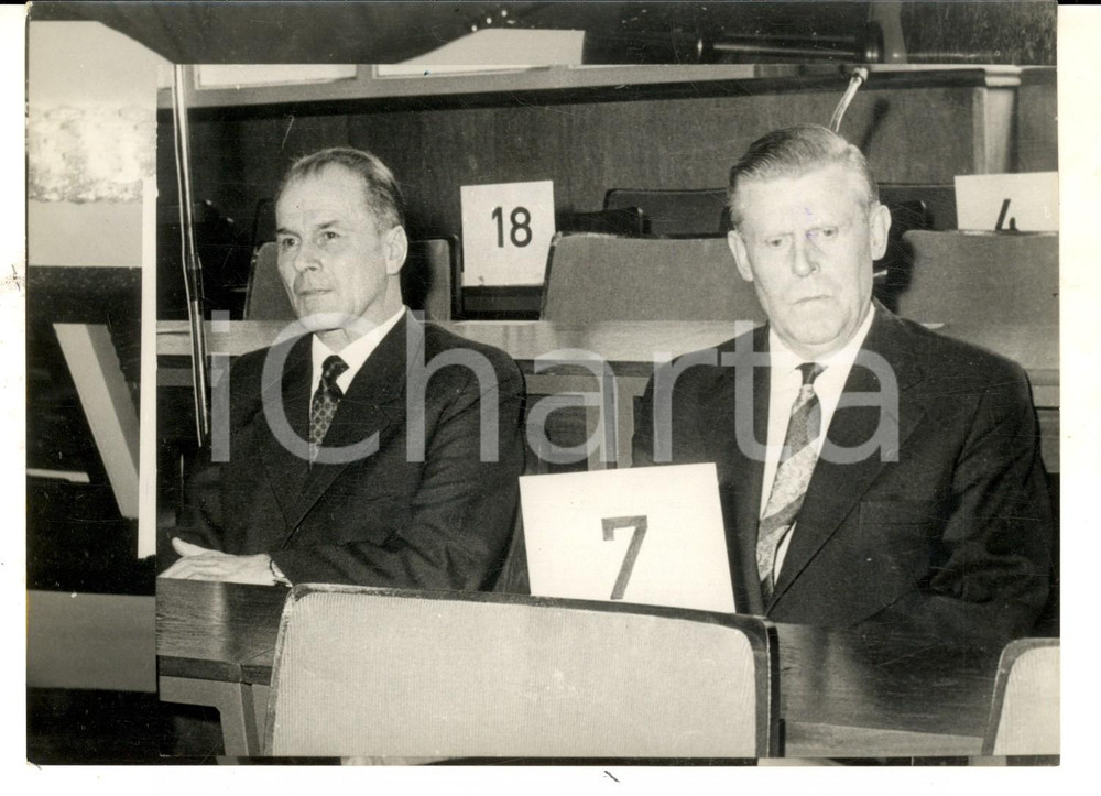 Fotografia d epoca originale 1964 FRANCOFORTE Processo ai criminali nazisti Hermann KRUMEY Otto HUNSCHE Foto 1