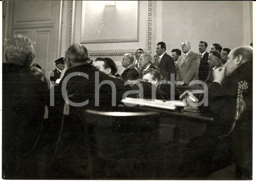 Fotografia d epoca originale 1959 TORINO Processo a 16 persone per spionaggio pro JUGOSLAVIA Foto 18x13 1