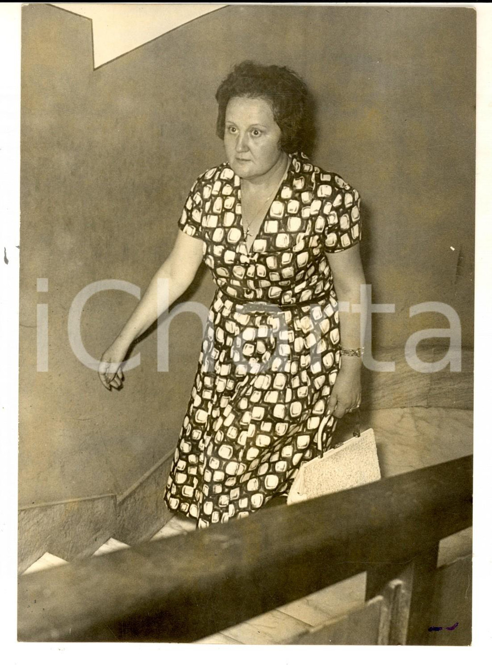 Fotografia d epoca originale 1959 ROMA CRONACA NERA Testimone convocata per l omicidio ZIMEI Foto 14x18 1