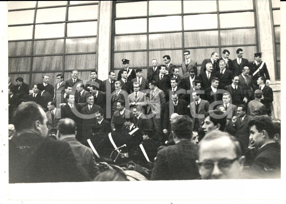 Fotografia d epoca originale 1963 MILANO Processo contro i terroristi dell Alto Adige Fotografia 18x14 1