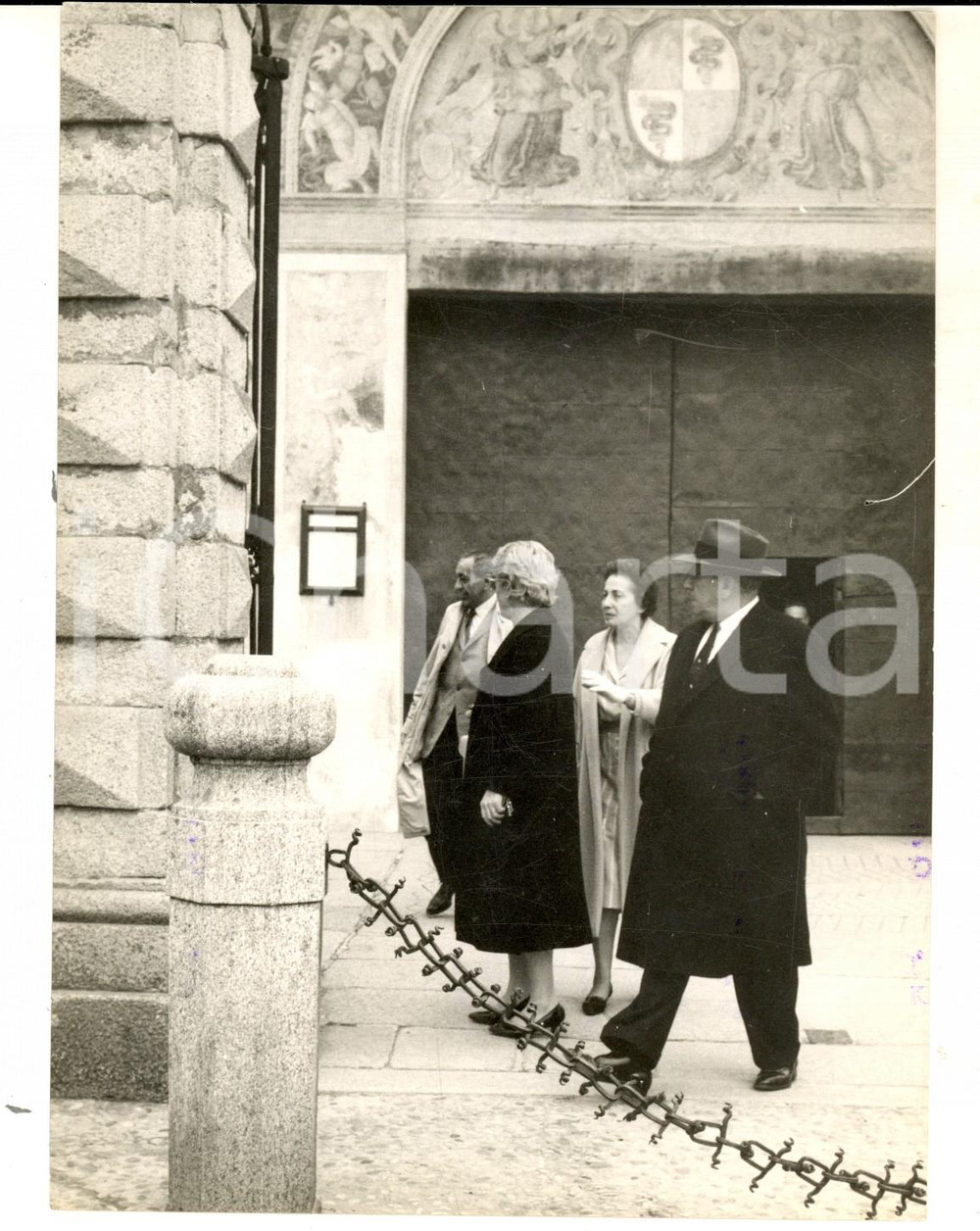 Fotografia d epoca originale 1959 CERTOSA DI PAVIA Il gangster Tony ACCARDO in visita con Anthony DE GRAZIO 1