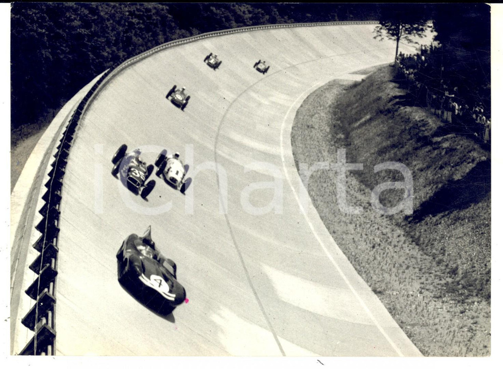 Fotografia d epoca originale 1957 AUTOMOBILISMO MONZA 500 MIGLIA Le JAGUAR in testa alla gara Foto 18x14 1