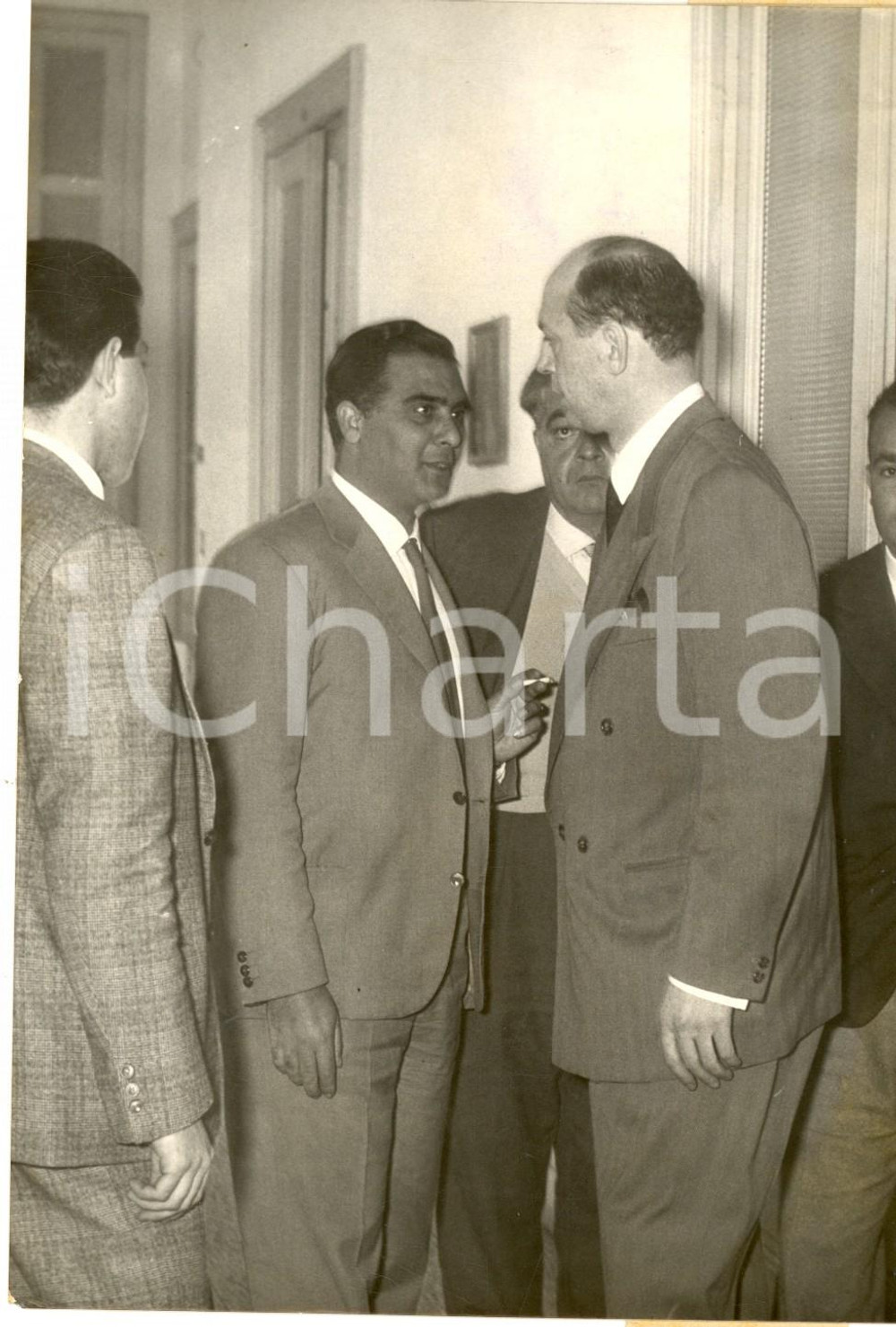 Fotografia d epoca originale 1959 LINGUAGLOSSA CT Espulsione del gangster Carmelo MESSINA al suo arrivo 1