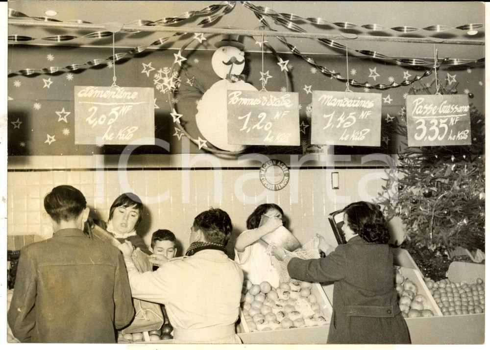 Fotografia d epoca originale 1959 PARIS RUEIL PLANE Enfants vendeurs pour essayer le Nouveau Franc Photo 1