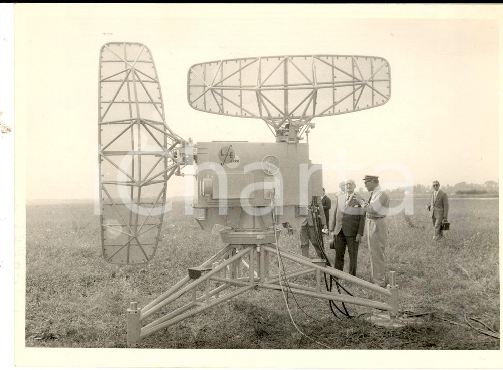 Fotografia d epoca originale 1955 TORINO CASELLE AutoritÃ  in visita al nuovo impianto radar portatile Foto 1